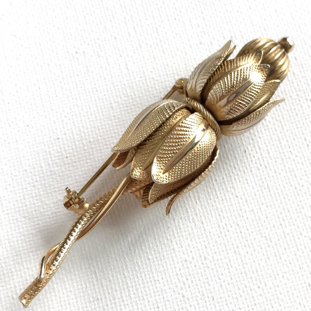 Vintage Goldtone Lotus Flower Brooch - Picture 2 of 8